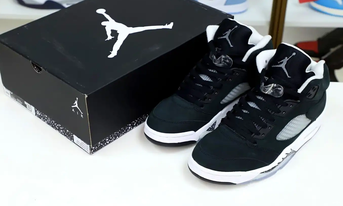 AIR 5 JORDAN 2021 RETRO 'OREO' 0704